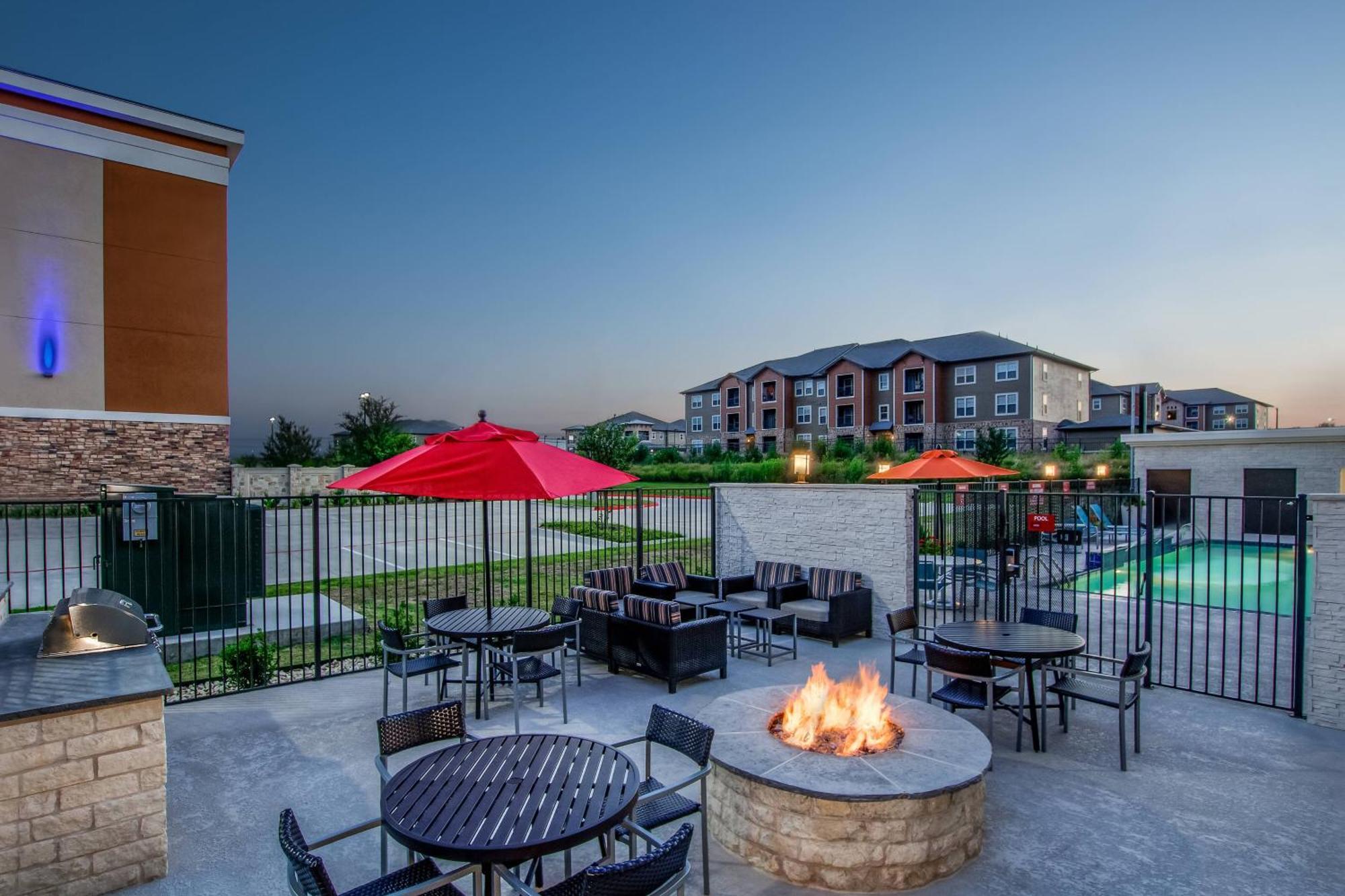 Towneplace Suites By Marriott Waco South Bagian luar foto